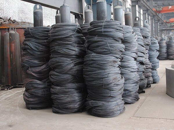 Clean surface cold drawn steel wire production for stable industrial applications